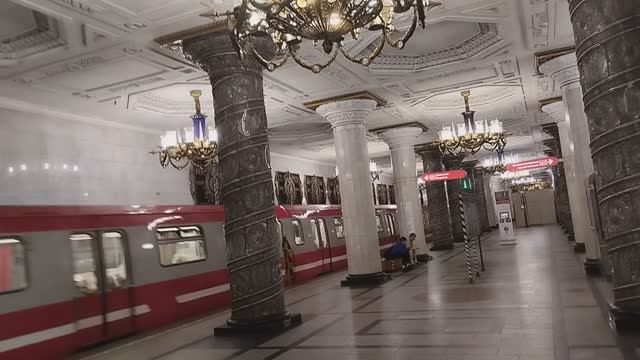 Вестибюль Метро Автово.