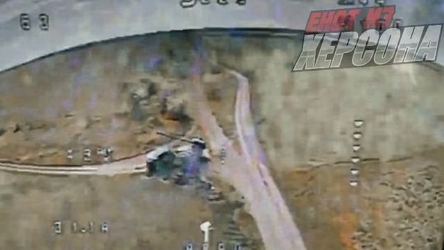 Операторы FPV-дронов из 61-й отдельной гвардейской бригады морской пехоты уничтожают украинскую САУ
