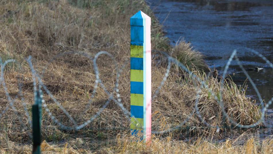 Пограничники Украины открыли стрельбу в поселении цыган в Закарпатье