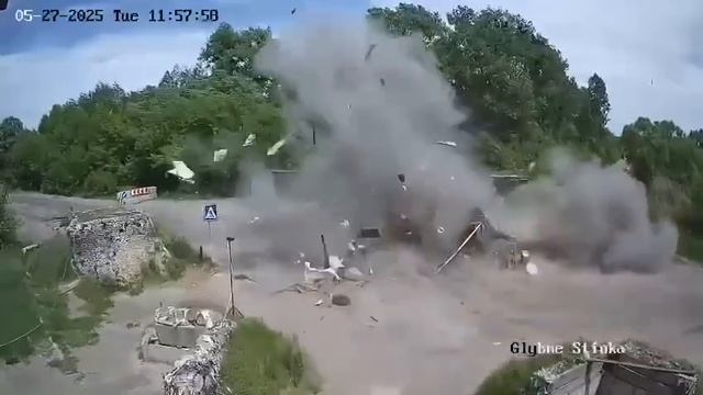 'Ланцет' наносит удар по блокпосту Всу в Сумской области 💥🇷🇺👊