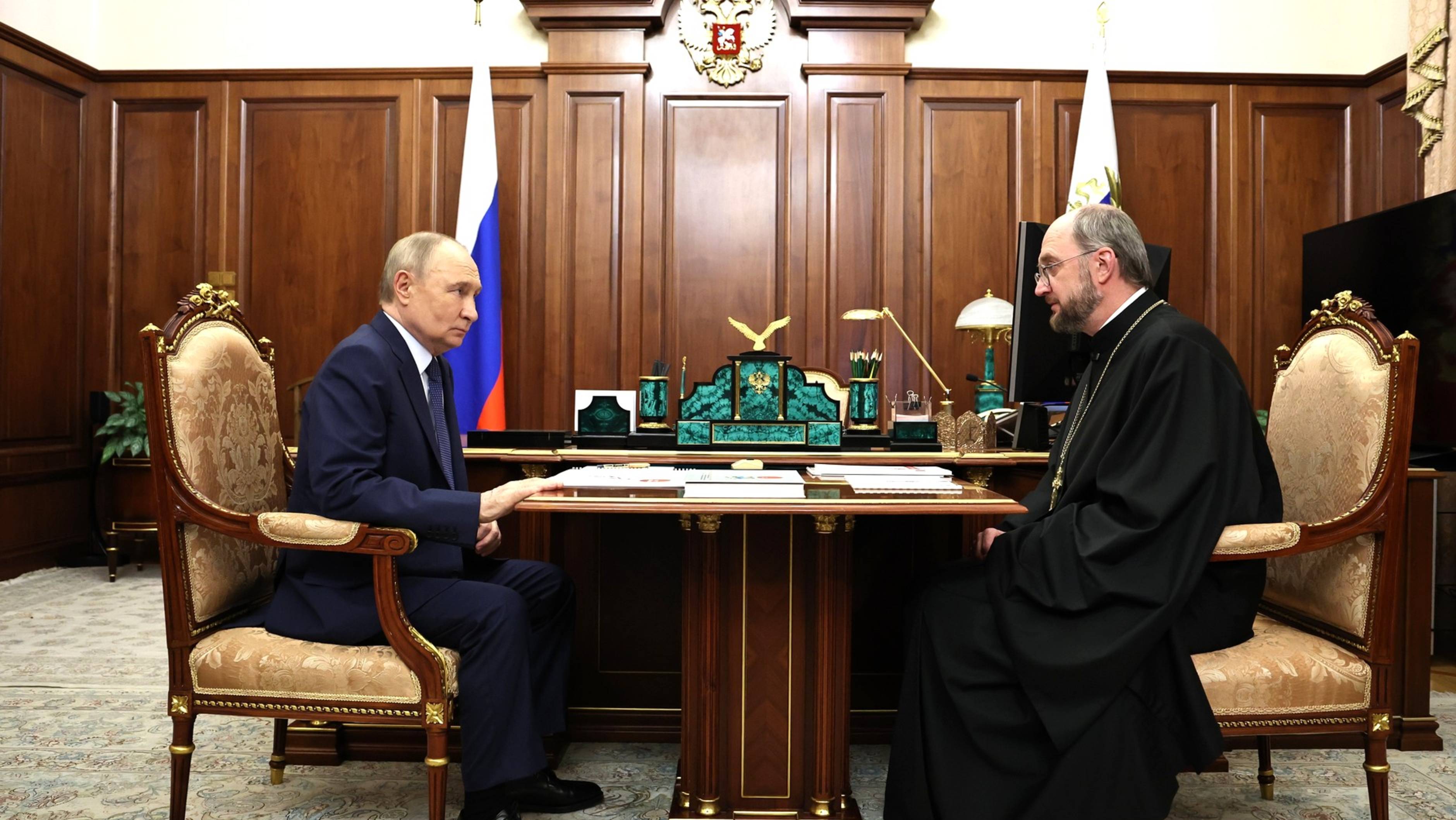 Владимир Путин встретился с руководителем фонда «Круг добра» протоиереем А. Ткаченко, 30 мая 2025
