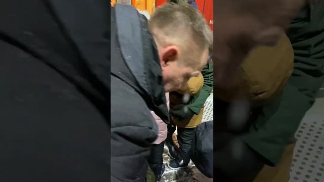 Мой родной приехал с армии, отслужил и вернулся красав