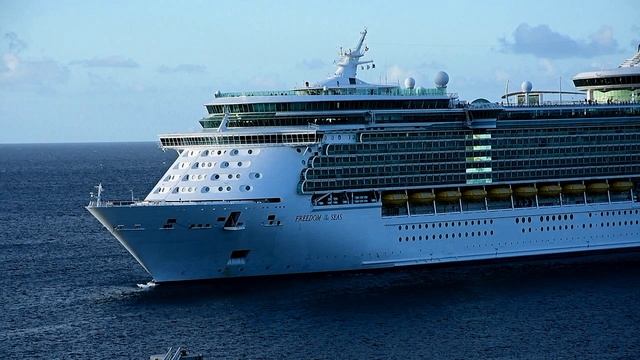 морской лайнер Freedom of the Seas
