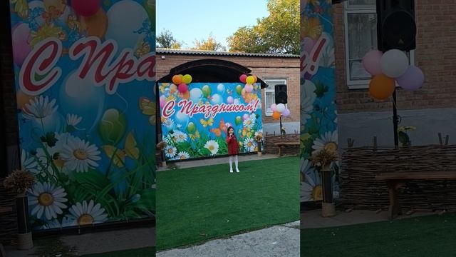 Вика с песней "В деревне Ёжики"