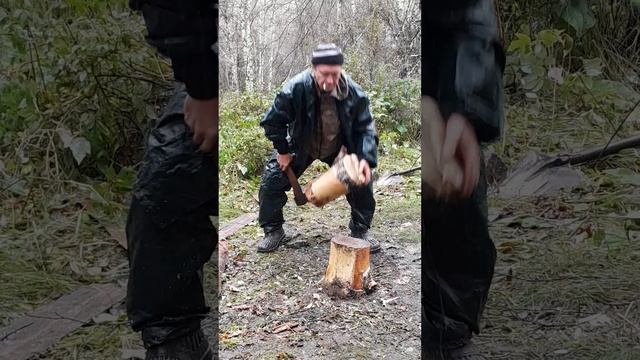Василий рубит дрова.
