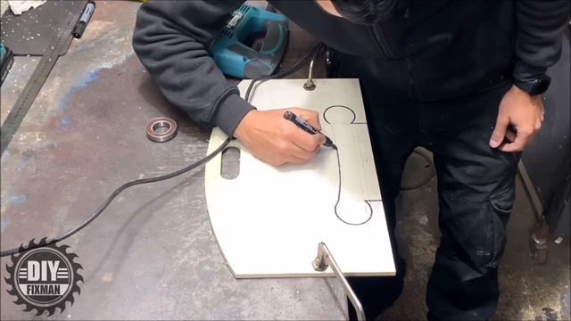 How to Make a Steering Wheel Desk for Your car
