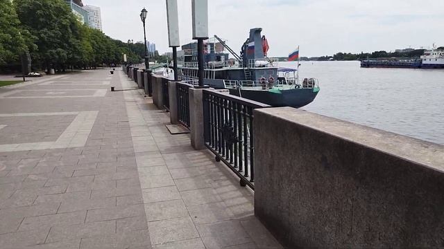 Кадет и УТС-519 на причале в Ростове-на-Дону