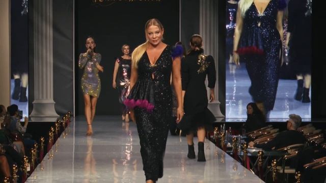 Модный показ на неделе моды в Москве Estet Fashion Week. Модные женские вечерние образы