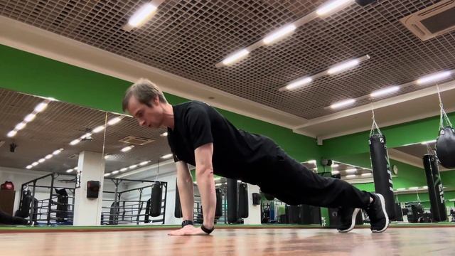 Алмазные отжимания (Diamond push-ups)