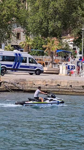 Старый порт, морская полиция на воде, Анталья, Турция