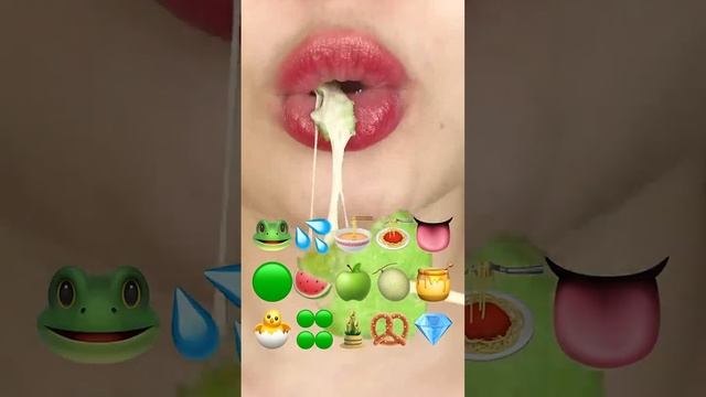 Еда. Зелёные сладости. Звуки поедания