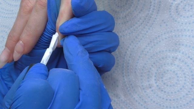 Блестящий дизайн ногтей на Новый год