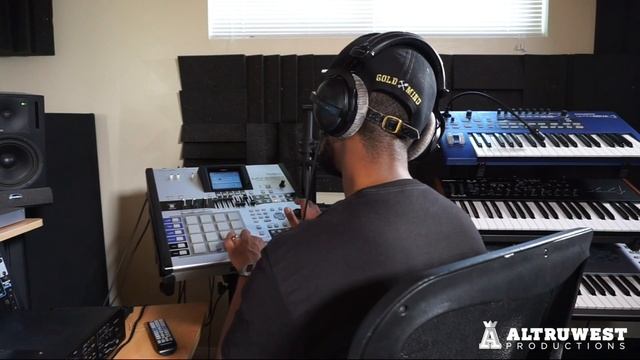Exploring the Roland MV-8800 Production Studio Groovebox (2017)