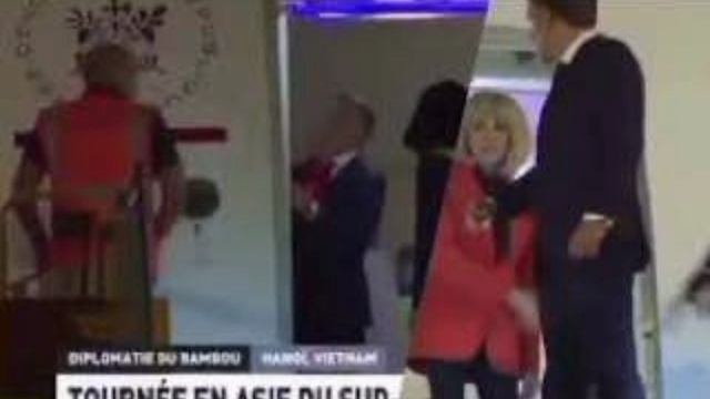 😅«Отстань, жалкий неудачник»

Такие слова жена Макрона сказала ему после пощечины, когда президент