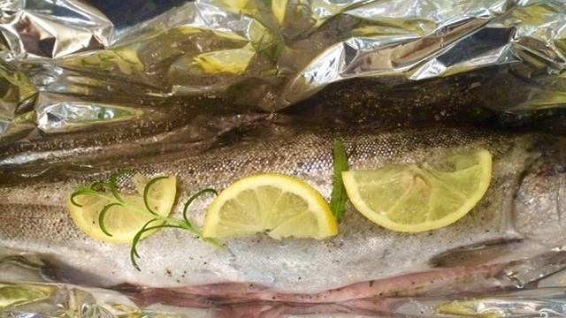 Форель с розмарином в фольге