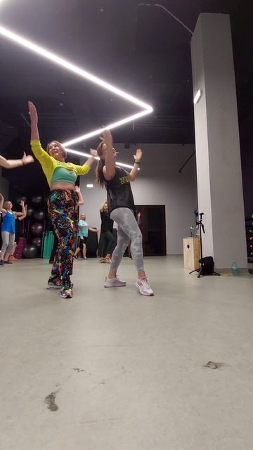 Врываемся в выходные с весёлым балканом. Zumba 💃💃💃