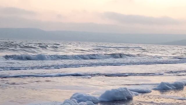Розовая магия Азовского моря на рассвете