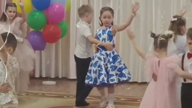 Вот и внучка скоро в школу пойдет. Выпускной в садике
