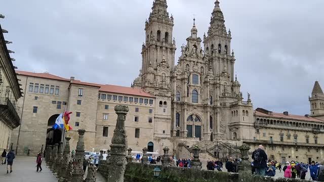 Сантья́го-де-Компосте́ла — столица сообщества Галисия в Испании