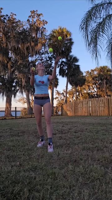 qQllozpwcJQ - I've been practicing with lots of balls