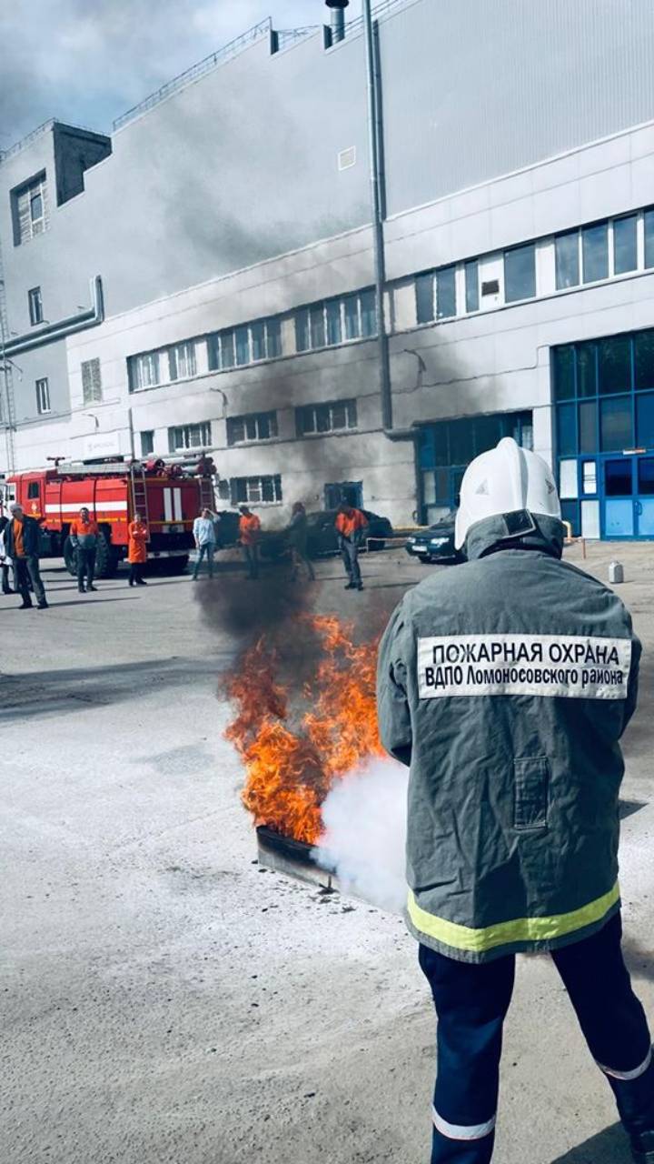 Тренировка по пожарной безопасности на объекте Ломоносовского района