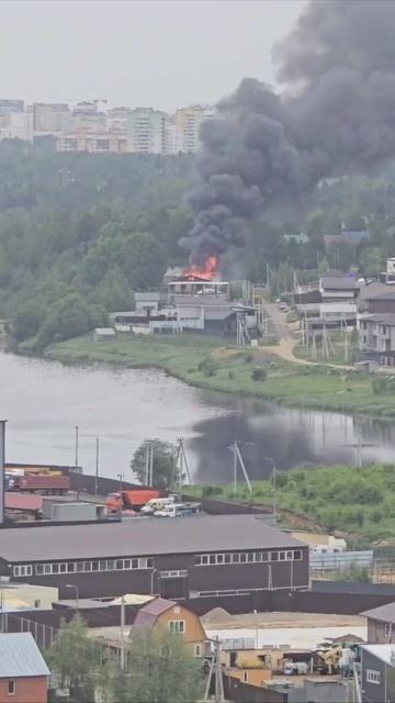 🔥Крупный пожар в деревне Рузино под Химками — там горит частный дом🔥