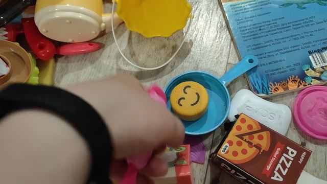 играем и готовим из детской посудки и продуктов, детские развивающие игры