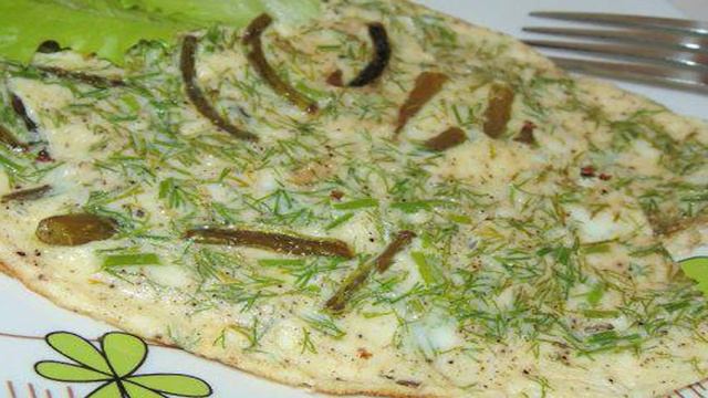 Омлет с чесночными стрелками и укропом