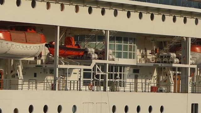 Круизный лайнер Costa Victoria во Владивостоке