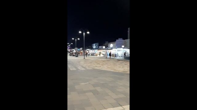 Вечером в курортном городке (1) — сделано в Clipchamp