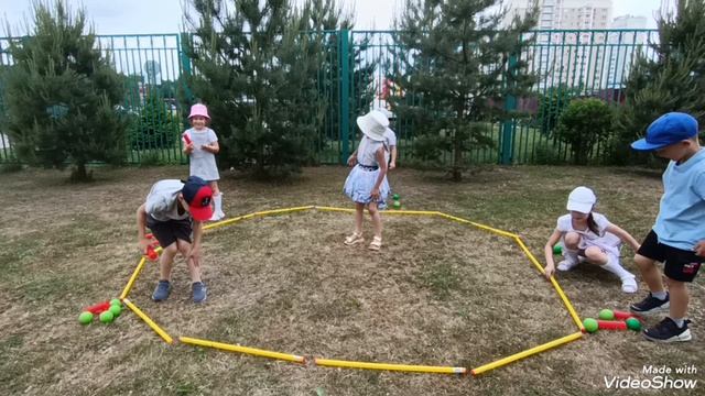 Подвижная игра  ,,Огородник и зайцы,,