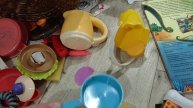 играем в детскую посудку и готовим