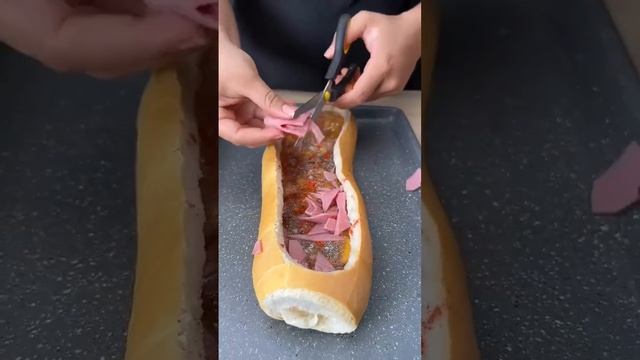 Готовим ВКУСНЕЙШИЙ завтрак из багета, сыра и нескольких яиц 🥖🥚