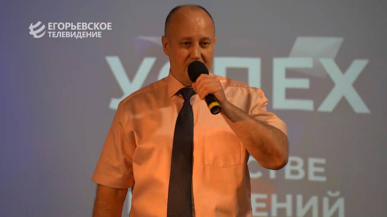 Школьникам вручили первые паспорта, а также отметили почётным знаком «Горячее сердце» егорьевцев.
