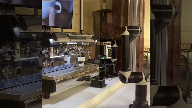 ☕️На «Курской» сегодня робот-бариста угощает бесплатным кофе☕️