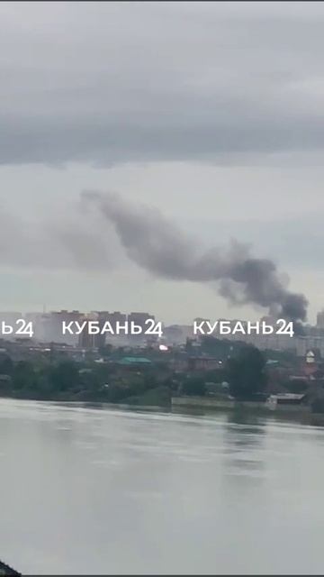 Частный дом загорелся на площади 80 кв. метров в Краснодаре