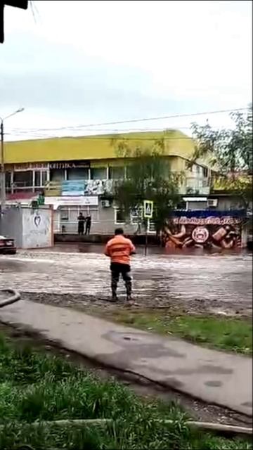 Уровень воды в Омске на улице Жуковского