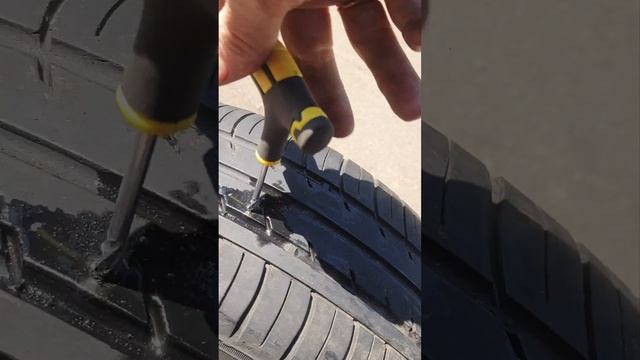 Быстрий, дешовий ремонт прокола колеса.