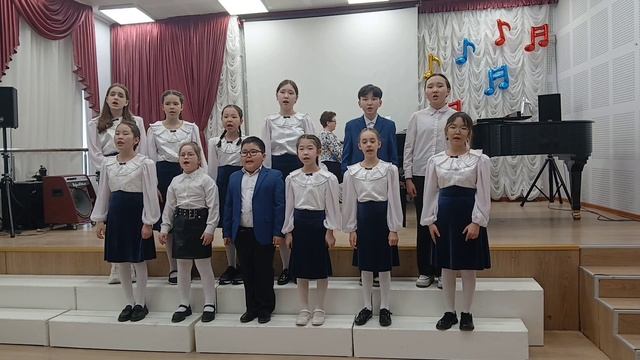 Вокальный ансамбль младших классов "Снеженика"