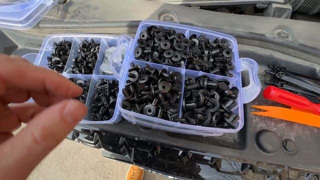 Набор Автомобильных Клипс в Деле.