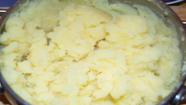 Картофельные котлеты с ветчиной в кукурузной панировке