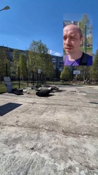 На Тимме восстанавливают резиновое покрытие спортивной площадки, спустя более чем пять лет, после...