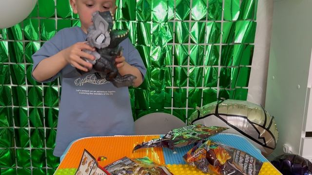 Распаковка БОЛЬШОЙ ГОЛОВЫ ДИНОЗАВРА ZURU SMASHERS DINO ISLAND T-REX BATTLES!