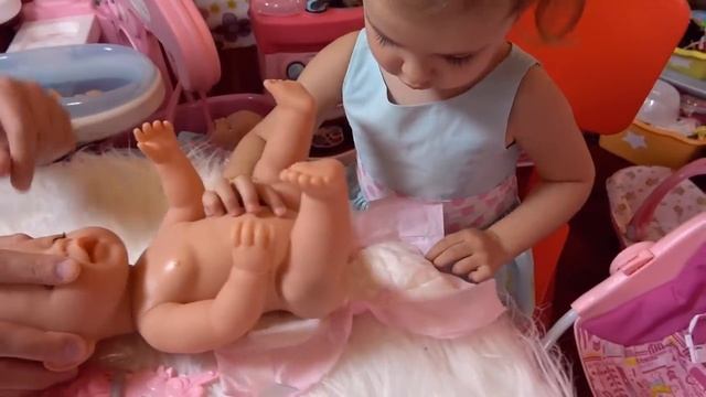Мисс Кэйти и Мистер Макс (Miss Katy) Katy and dad are bathing a doll