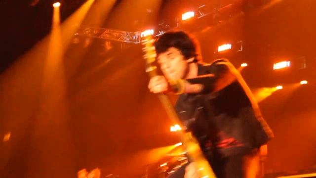 Green Day / Moscow / 21.06.13  -know your enemy (проигрыш )