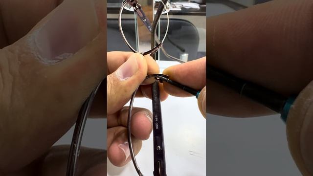 Do you wear glasses. А ты носишь очки
