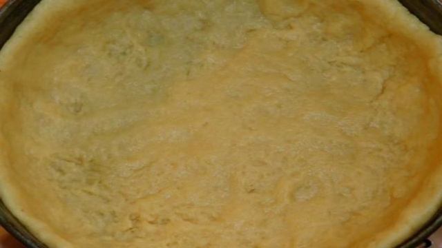 Пирог с курицей в сырной заливке