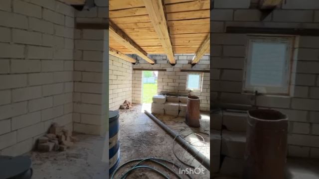 обзор участка с домом и гаражом