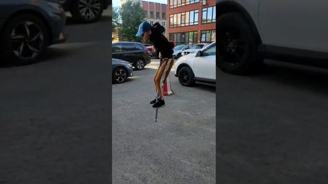 Глеб прыгает на прыголке
