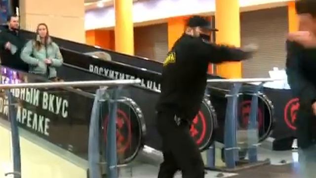 А вы не забыли надеть маску?